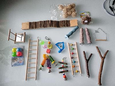 Kuvan lelut ja tarvikkeet 1e-3e/kpl kysymällä lisää tietoo.