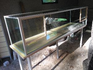 Myydään iso terraario/akvaario (ollut käytössä parta-agamalla) 55 x 52 x 202 cm, pakettiin kuuluu myös jalusta 72 cm kork.