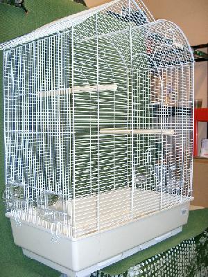 Myydään uuden häkin tieltä valkoinen lintuhäkki, P70 x L38 x K94 cm kahdella vetolaatikolla. Ollut 3kk käytössä kahdella rotalla. Erittäin hyvässä kunnossa! Nouto Sotkamosta tai jos postitus, niin ostaja maksaa postit :)

NYT LÄHTEE HALVALLA! (vertaa hinta Kainuun eläintarvikkeessa 139e)

Ps. Orret eivät kuulu kauppaan, mutta sivuilla olevat 4 ruokakuppia kuuluu. 