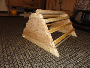 3 kpl erilaisia kasattavia hyppyesteitä joissa helposti putoavat puomit. Kanin mallinen este:korkein puomi 34 cm,leveys 39-40cm,materiaalina koivu,5 puomia+kasauspuomi alhaalla.
   Perusmallinen este:korkein puomi 26cm,lev37cm,materiaalina vaneri,4 puomia+kasauspuomi.
  Kolmion mallinen este:korkeinkohta 180 cm,leveys 27,5 cm,materiaalina mänty,7 puomia+2 kasauspuomia.
  Esteet 10e/kpl tai koko setti 25 e. Lisää kuvia sähköpostitse.Nouto tampereen hallilasta.