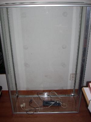 MYYDÄÄN matala lasiterraario ja UV-valaisin. Terraarion ulkomitat: 125 x 82,5 x 33 cm, ollut 1,5 v käytössä kilpikonnalla ja siistissä kunnossa. UV-valaisimeen käy 25/30 W UV-putki. Hp. 120 €  Nouto Vantaalta. Yhteydenotot sähköpostiin ulla.purmonen@gmail.com. 